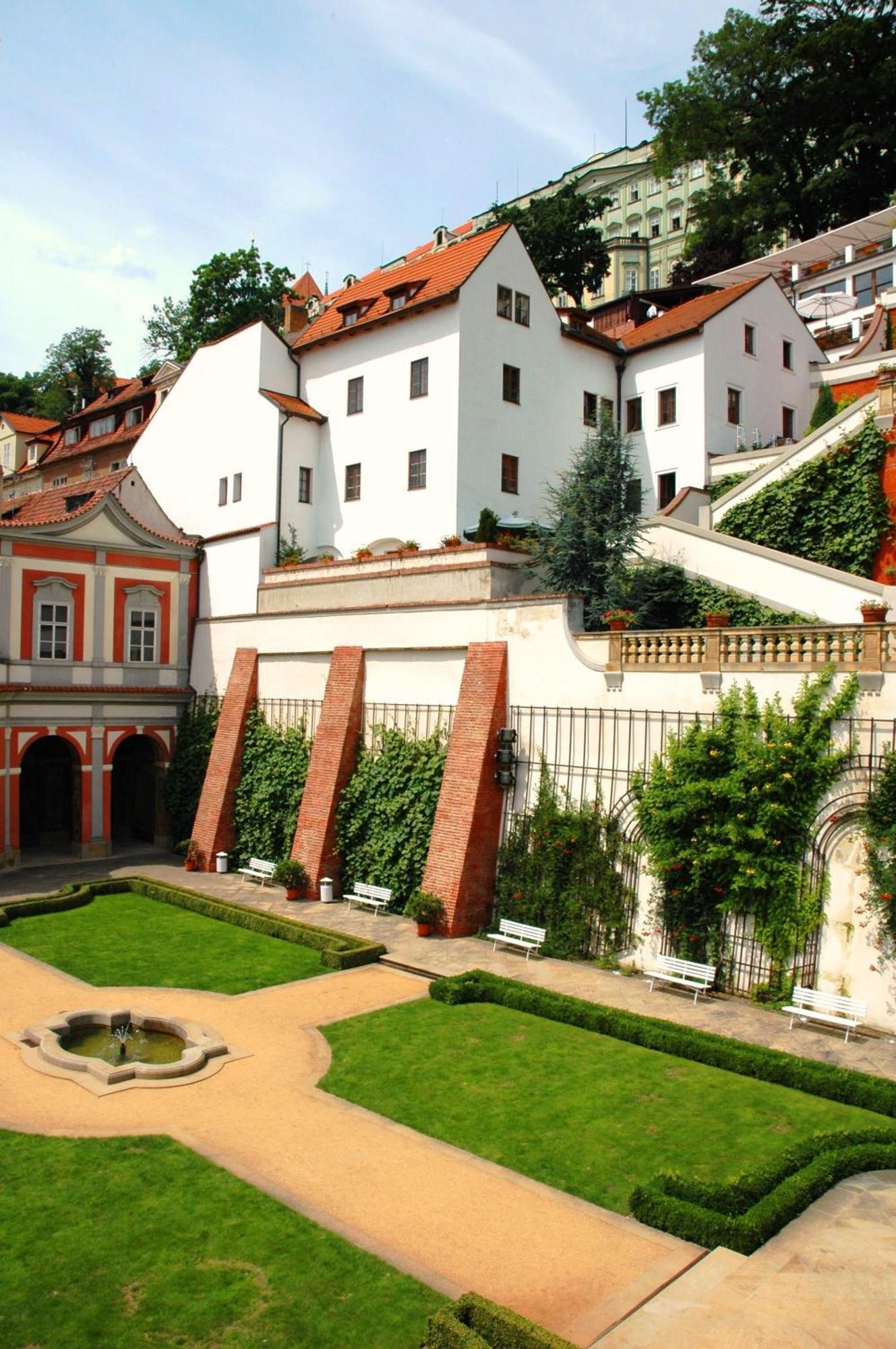 Golden Well Hotel Praga Exterior foto