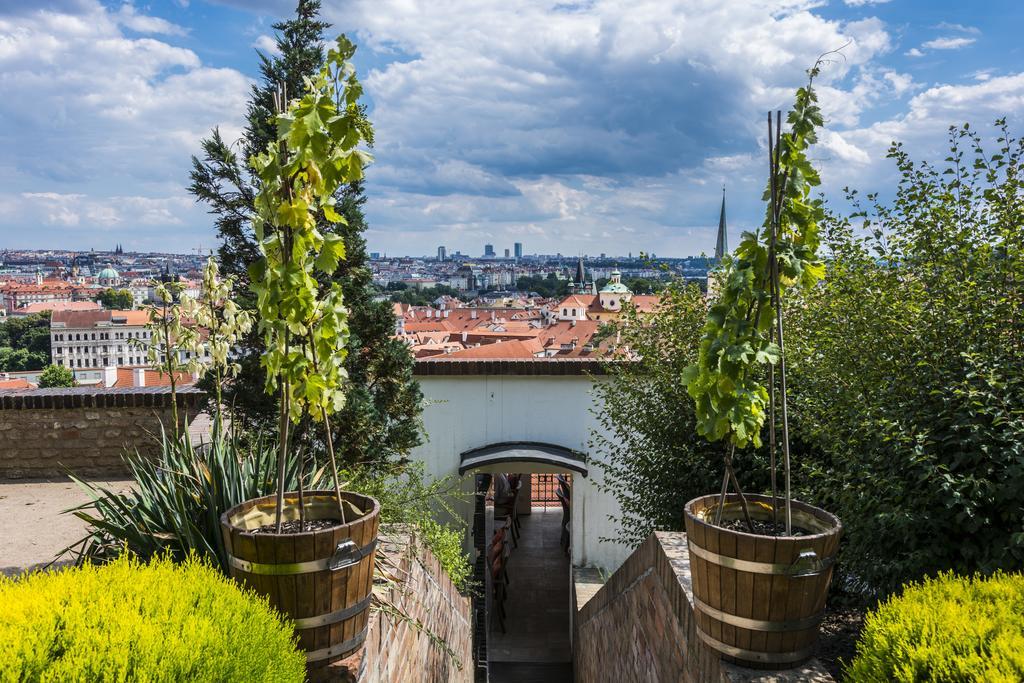 Golden Well Hotel Praga Exterior foto
